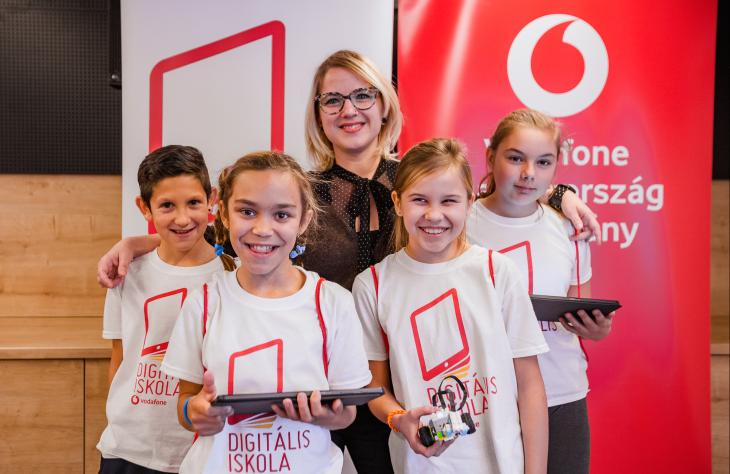 A Vodafone 20 millió eurót fektet a digitális oktatásba