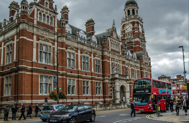A jövő buszmegállói várják az utasokat Londonban