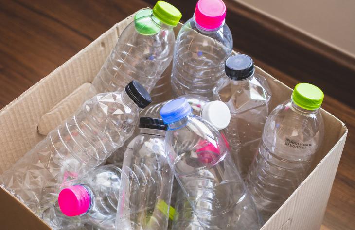 Már a műanyag flakonok visszaváltása is lehet okos