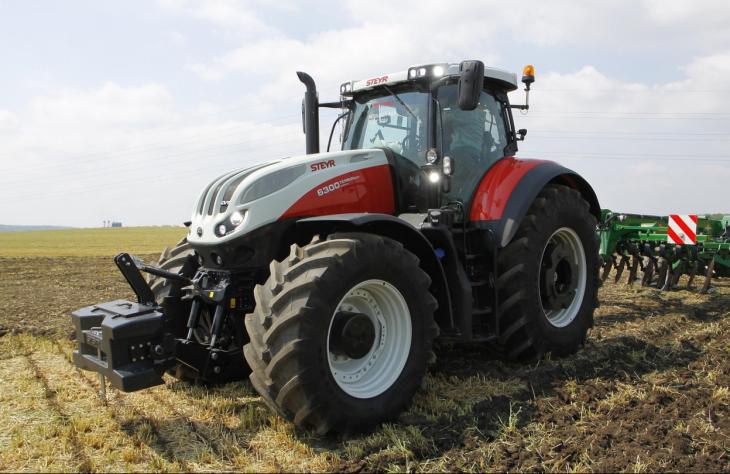 Tart&oacute;s v&eacute;delem &eacute;s meg&uacute;jult megjelen&eacute;s: fest&eacute;k a traktorhoz