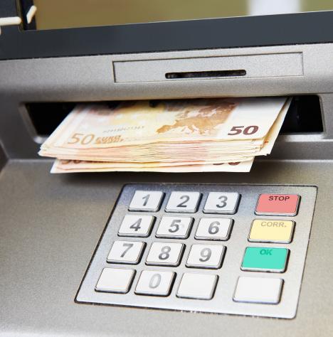 Jöhet a piszkos munka – Robot nyüstöli az ATM-eket
