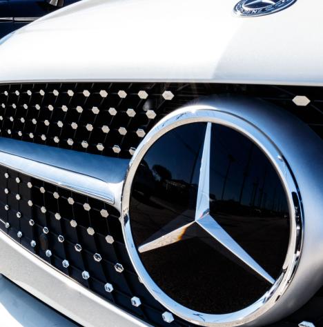 Mercedes: egyre több az aktív vezetéstámogatás