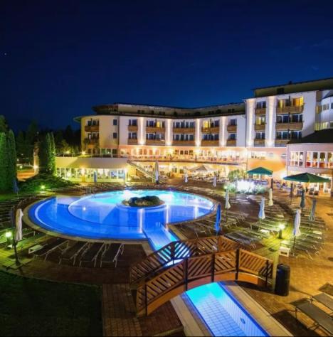 Ny&aacute;ri romantika H&eacute;v&iacute;zen