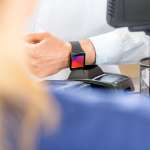 Bankkártyás fizetés a Fitbit okosóráival